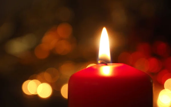 Advent Kerzen Brennen Mit Weihnachtsdekoration Auf Einem Holztisch — Stockfoto