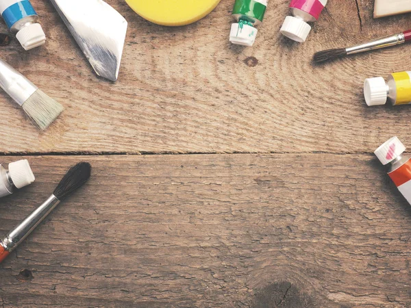 Surtido Diferentes Utensilios Pintor Sobre Una Mesa Rústica Madera Con —  Fotos de Stock