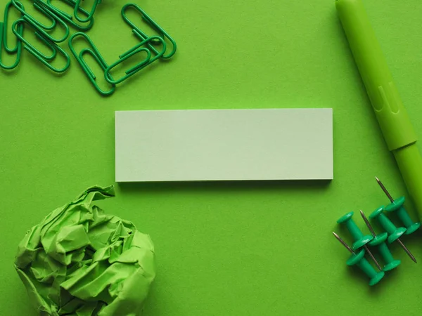 Zielone naczynia biurowe — Zdjęcie stockowe