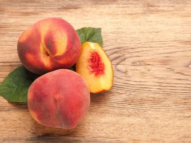 Lezzetli organik şeftali