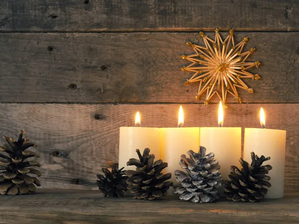 Четверта свічка Advent горить — стокове фото