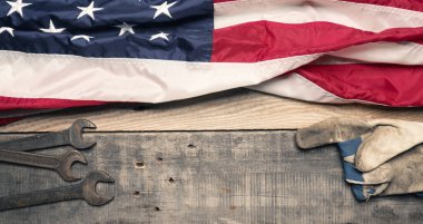 Ahşap aletlerle ABD bayrağı