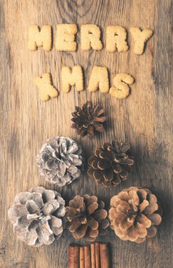 Çam kozalağı ile Merry X-Mas