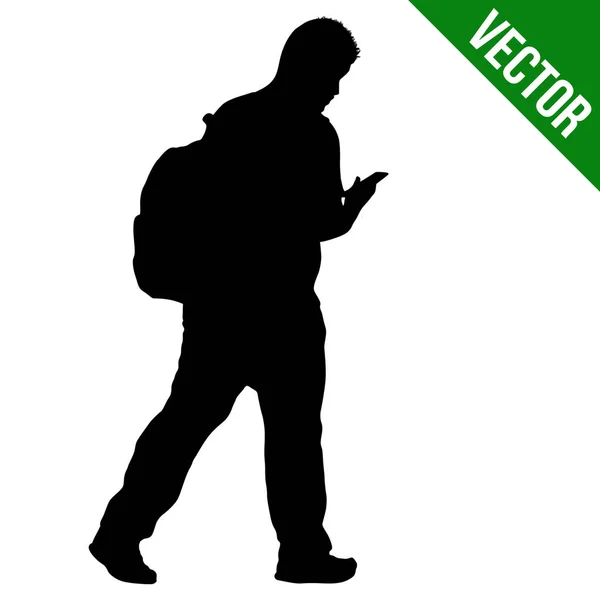 Silueta Hombre Joven Con Mochila Teléfono Inteligente Caminando Sobre Fondo — Vector de stock