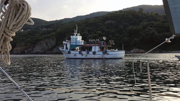 Αγιόκαμπος Ελλάδα Σεπτεμβρίου 2018 Αλιευτικό Σκάφος Στη Θάλασσα Αγιόκαμπος Λάρισα — Φωτογραφία Αρχείου