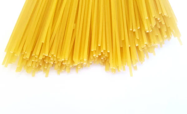 Spaghettis Séchés Sur Fond Blanc Avec Espace Copie — Photo