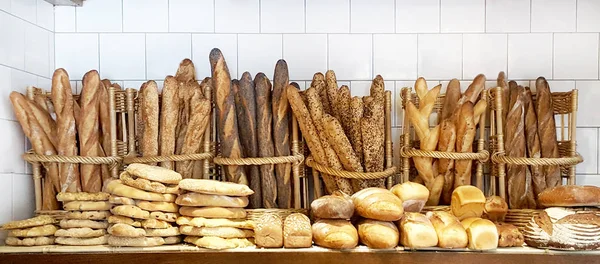 Bakkerij Met Verschillende Soorten Brood Tentoongesteld Bakkerij Winkelconcept — Stockfoto