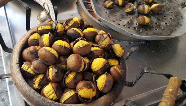 Marrons Rôtis Vendre Sur Marché — Photo