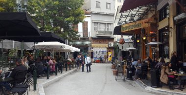 Atina, Yunanistan - 20 Kasım: Cozy street Cafe Atina şehir merkezinde, Yunanistan