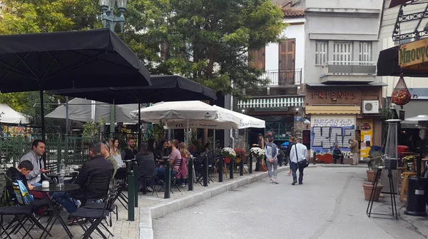 Atina, Yunanistan - 20 Kasım: Cozy street Cafe Atina şehir merkezinde, Yunanistan