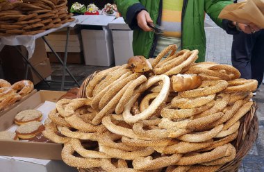 Sokak satıcısı Atina, Yunanistan, Yunan simit (Koulouri'nin)