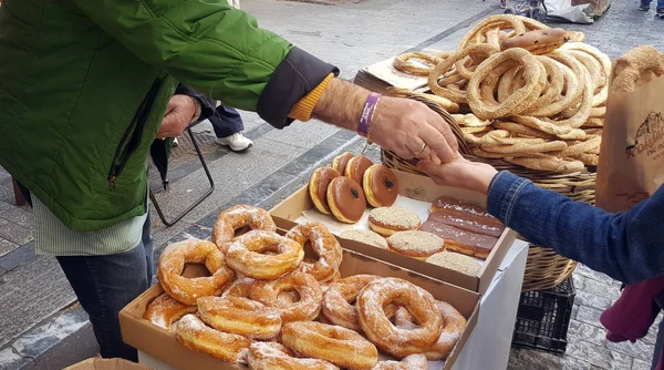 Aten Grekland November 2018 Grekiska Bagels Koulouri Gatuförsäljare Aten Grekland — Stockfoto