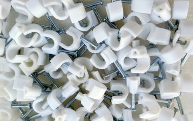 Plastik Kablo klipleri çelik çivi ile