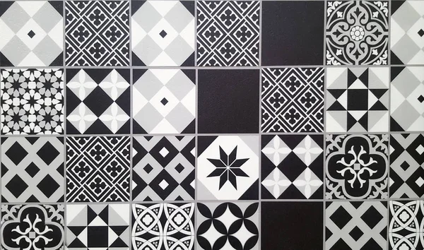 Azulejo piso cerâmica tradicional preto e branco — Fotografia de Stock