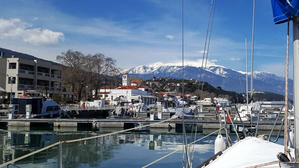 Prachtig uitzicht op boten in de haven van Platamonas, Griekenland — Stockfoto