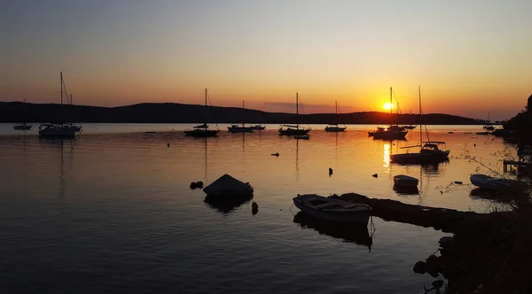 Beautiful sunset seascape with sailboats and yachts — Stock Photo, Image