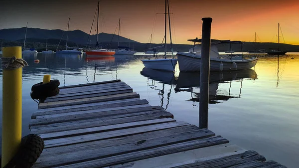 Vackra Seascape Bay med segelbåtar och yachter — Stockfoto