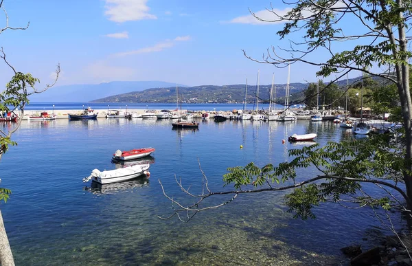 Barcos Pequeño Puerto Día Soleado Milina Pelion Grecia — Foto de Stock