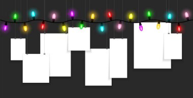 renkli ampuller ile kağıt asılı