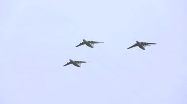 Yazı işleri. Bir grup uçakların bir numara gerçekleştirir.