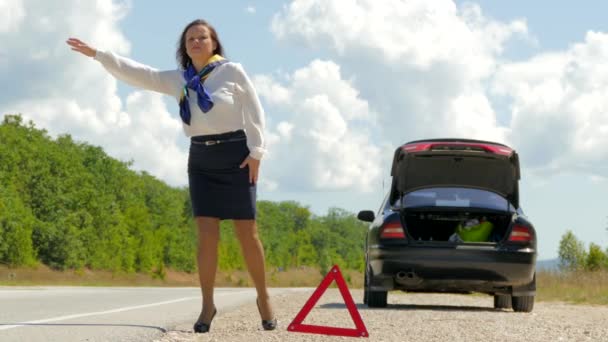 Mujer votos por el lado — Vídeos de Stock