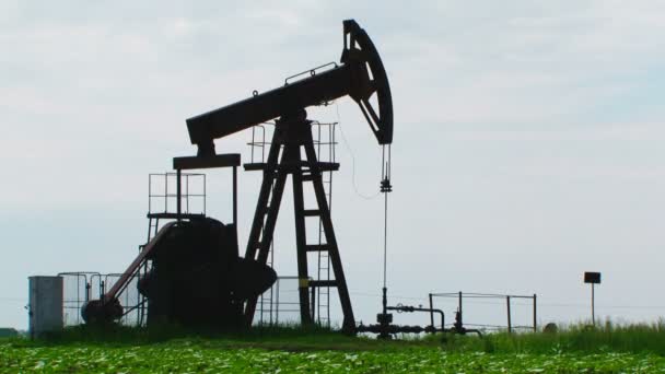 Obras de equipamento de extracção de gás de petróleo — Vídeo de Stock