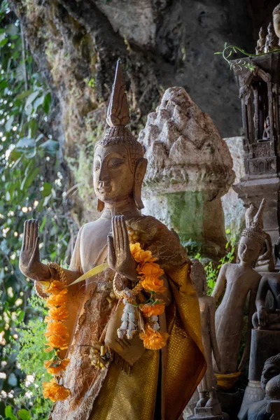 Luang prabang, laos - 19 novembre 2018 : buddahs pak ou caves — Photo