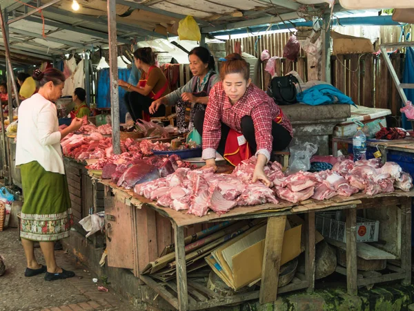 Luang prabang, Laosz - 11 20, 2018: a piacon — Stock Fotó