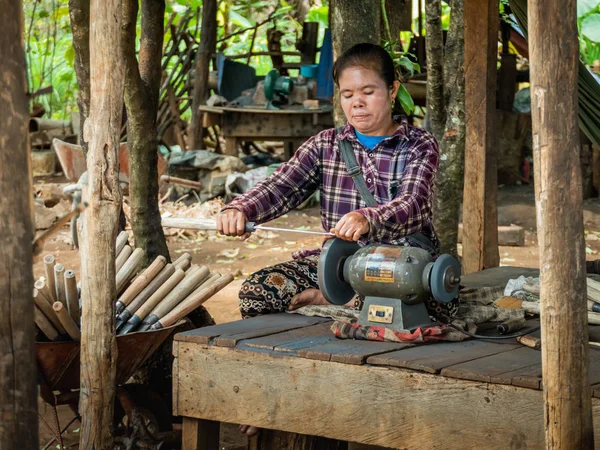 Bolaven plateau, laos - 11 23, 2018: knife - production — Stock Photo, Image