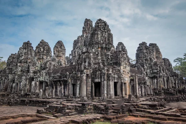 Angkor thom, cambodia - 11 28, 2018: templo de bayon — Foto de Stock