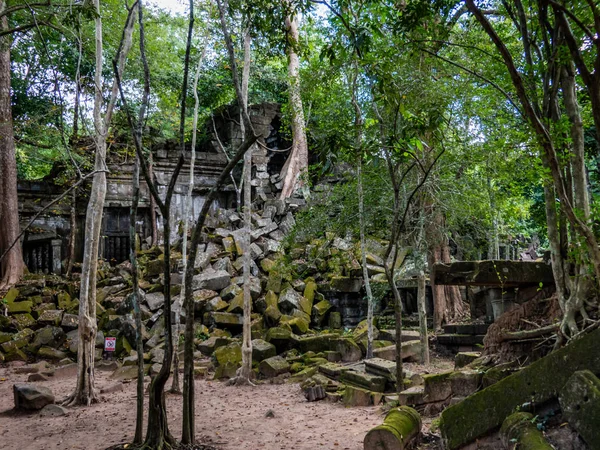 Angkor thom, Kambodża - 11 29, 2018: beng mealea — Zdjęcie stockowe