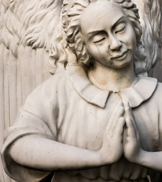 Anioł z modlącymi się rękami — Zdjęcie stockowe