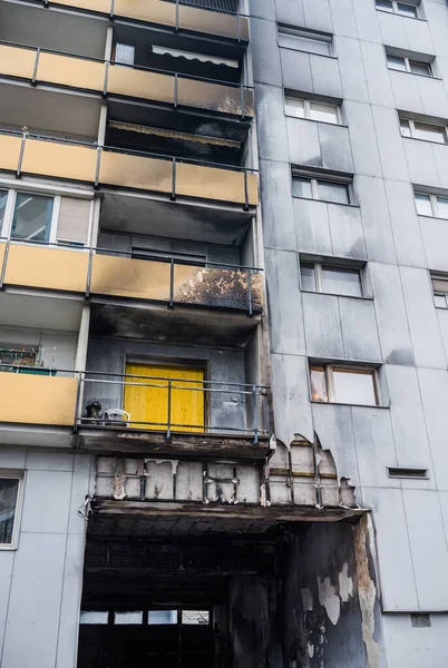 Edifício do apartamento da cidade em linz depois de um incêndio — Fotografia de Stock