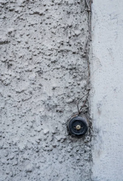 Campainha da porta de um edifício velho edifício de apartamentos — Fotografia de Stock