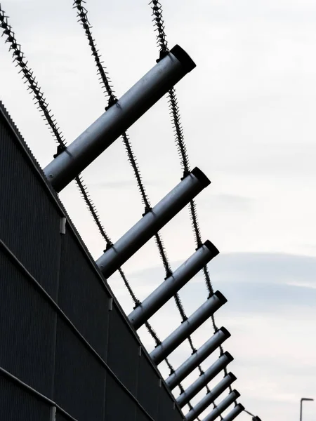 A fence with barbed wire — Stock Photo, Image