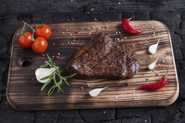 Grillezett Marhahús Steak Fedélzetén Fűszer — Stock Fotó