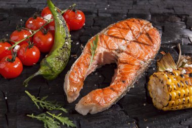 Sebzeli biftek ızgara somon