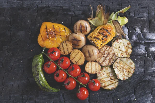 Zelenina Grilovaná Rajčata Pepř Paprika Kukuřice Brambory Houby — Stock fotografie