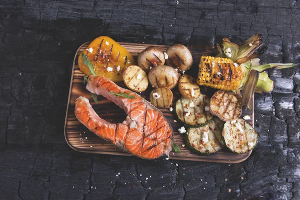 Bife Truta Salmão Grelhada Com Legumes — Fotografia de Stock