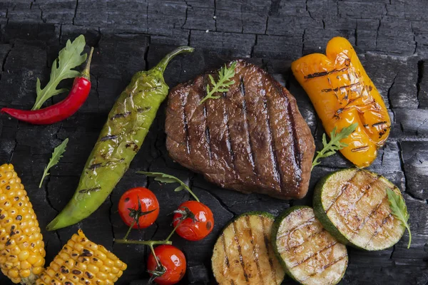 Hovězí Steak Grilovanou Zeleninou — Stock fotografie