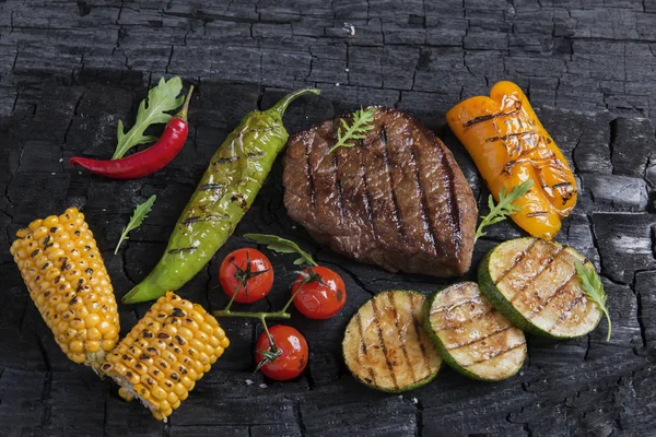 Hovězí Steak Grilovanou Zeleninou — Stock fotografie