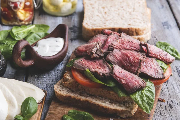 Steak Sandwich Sliced Roast Beef Cheese Spinach Leaves Tomato White — Stock Photo, Image