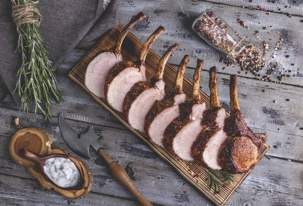 Cremagliera Arrosto Alla Griglia Carne Maiale Braciole Carne Fetta Una — Foto Stock