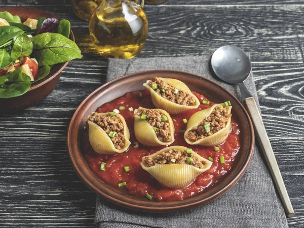 Cooked Pasta Conchiglioni Stuffed Minced Meat Tomato Sauce Plate — Stock Photo, Image