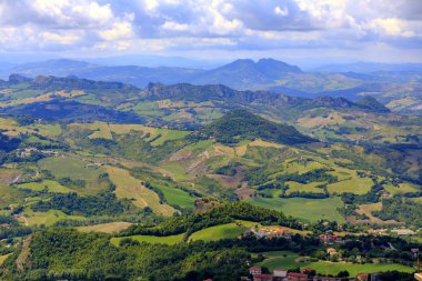 Bir bahar günü İtalyan kırsal manzara panoramik manzaralı