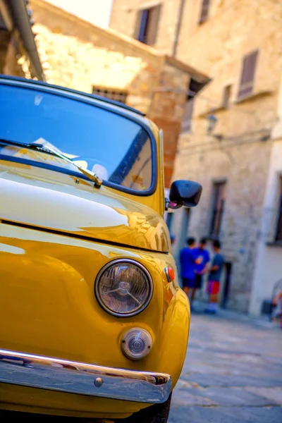 Old Yellow Fiat 500 Narrow Street Town — Stock Photo, Image