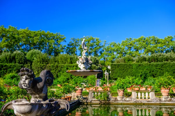 ボーボリフィレンツェの庭の噴水 — ストック写真