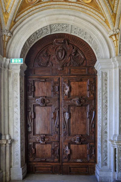 dekorasyon için eski kapılar