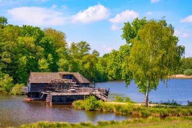 gölün kıyısında gifhorn içinde wattermill