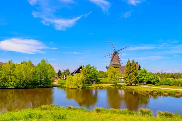 Moulin Vent Coloré Dans Gifhorn Lac Été — Photo